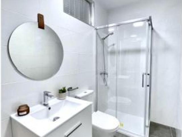 Habitación en piso compartido de 7 habitaciones en alquiler en Recoletos, solo para profesionales y
