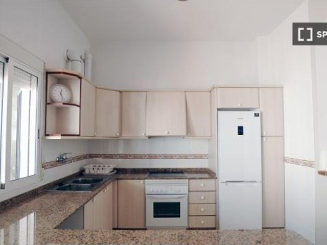 Habitación en piso compartido de 7 habitaciones en Els Orriols, gastos incluidos, para profesionales