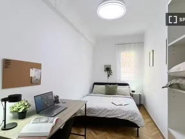 Habitación en piso compartido de 7 habitaciones en Imperial, M.