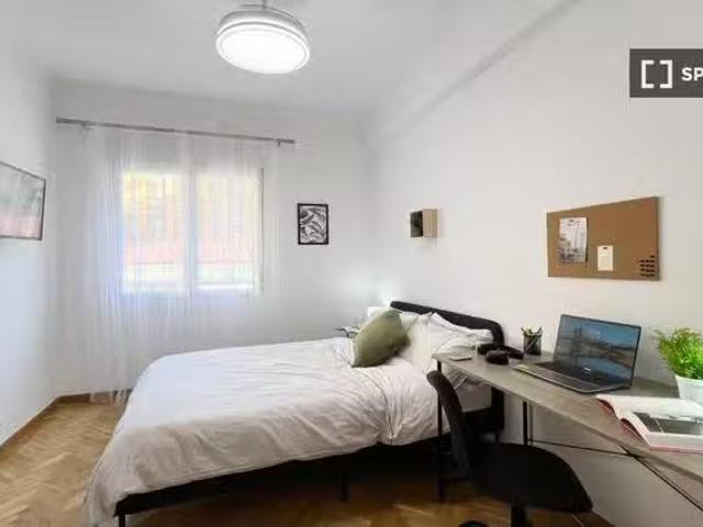 Habitación en piso compartido de 7 habitaciones en Imperial, M.