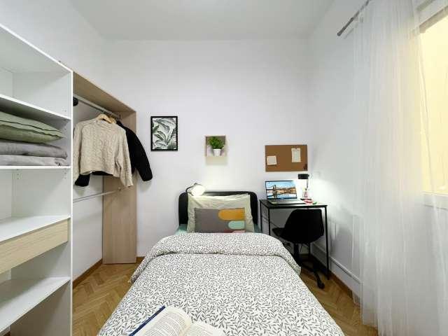 Habitación en piso compartido de 7 habitaciones en Imperial, Madrid