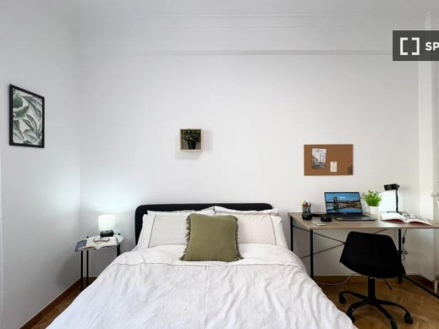 Habitación en piso compartido de 7 habitaciones en Imperial, Madrid