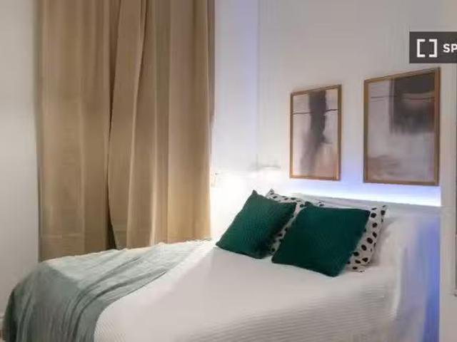 Habitación en piso compartido de 8 camas, Justicia, Madrid