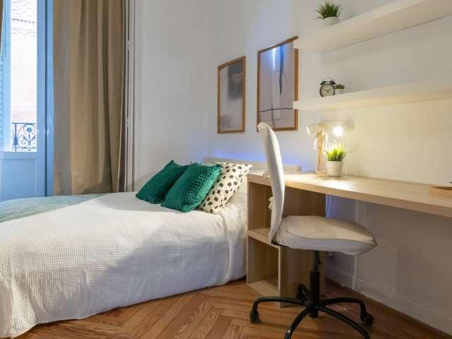Habitación en piso compartido de 8 camas, Justicia, Madrid