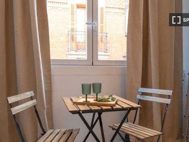Habitación en piso compartido de 8 camas, Justicia, Madrid