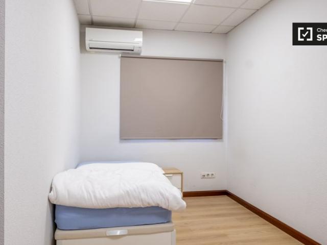 Habitación en piso compartido de 8 habitaciones, Alcalá de Henares