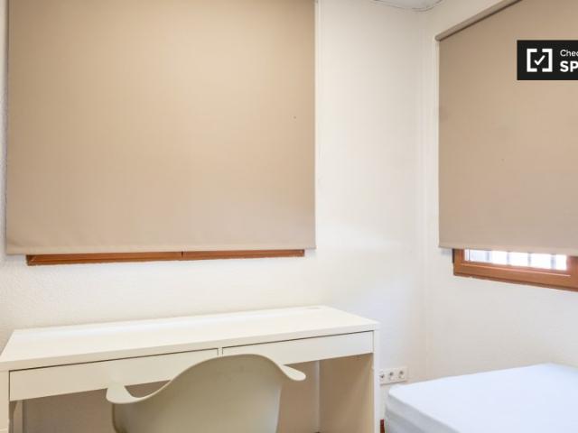 Habitación en piso compartido de 8 habitaciones, Alcalá de Henares