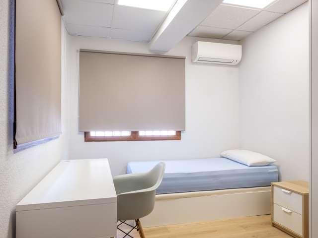 Habitación en piso compartido de 8 habitaciones, Alcalá de Henares