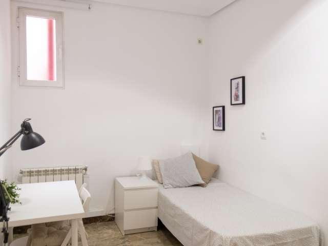 Habitación en piso compartido de 8 habitaciones en Universidad, Madrid