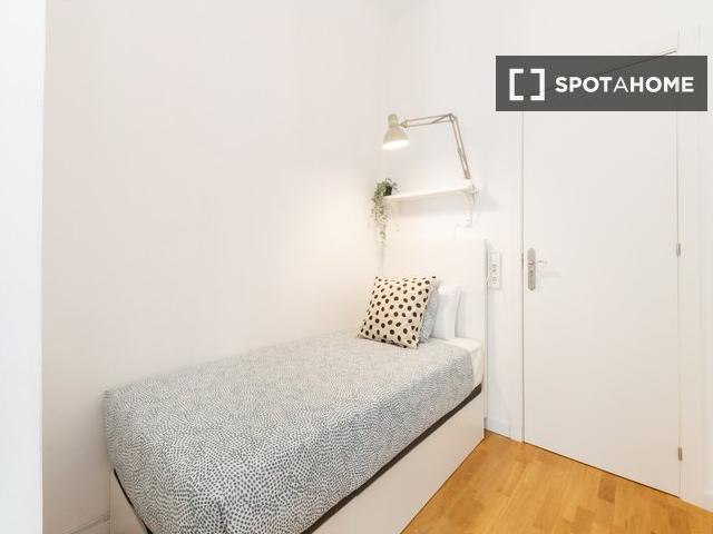 Habitación en piso compartido de 8 habitaciones en alquiler, Vila de Gràcia