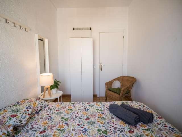 Habitación en piso compartido de 8 habitaciones en alquiler, Eixample