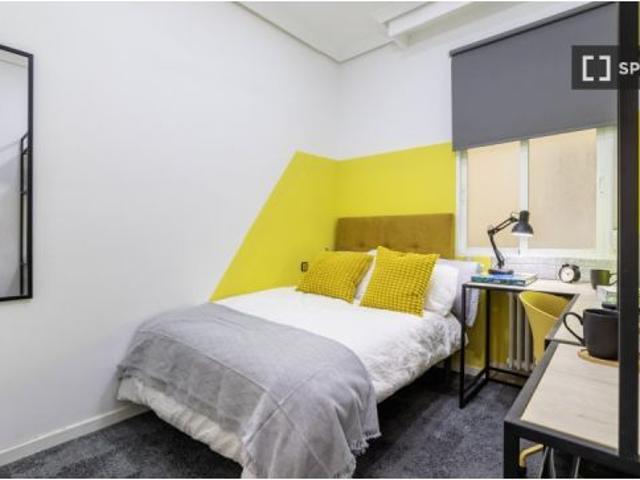 Habitación en piso compartido de 8 habitaciones en alquiler en Lista, solo para profesionales y estu