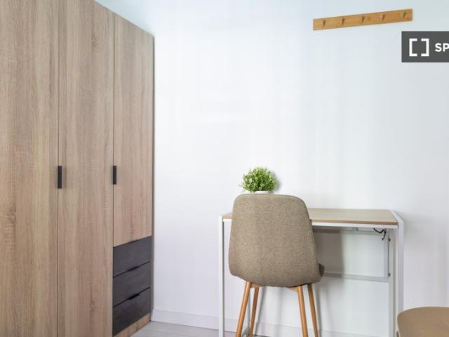 Habitación en piso compartido de 8 habitaciones en Berruguete, Madrid