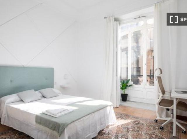 Habitación en piso compartido de 8 habitaciones en La Gran Vía, todos los gastos incluidos