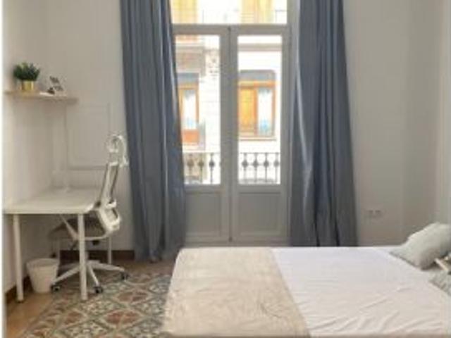 Habitación en piso compartido de 8 habitaciones en La Gran Vía, todos los gastos incluidos