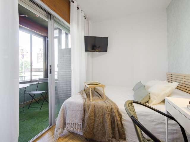 Habitación en piso compartido de 8 habitaciones en Lucero, Madrid
