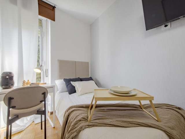 Habitación en piso compartido de 8 habitaciones en Lucero, Madrid