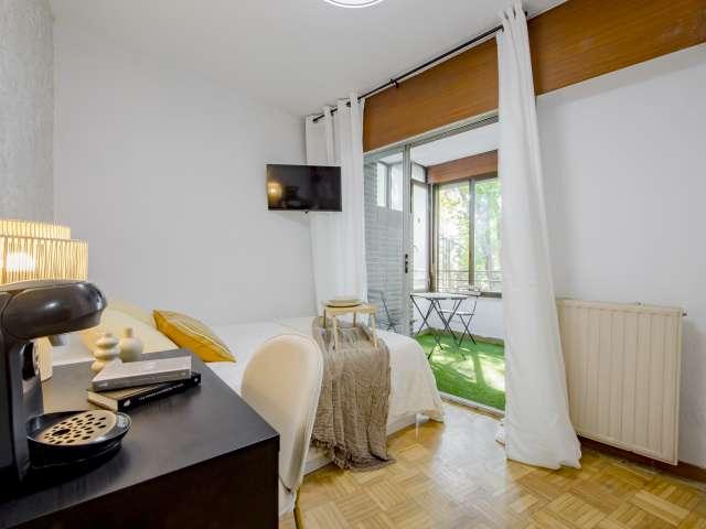 Habitación en piso compartido de 8 habitaciones en Lucero, Madrid