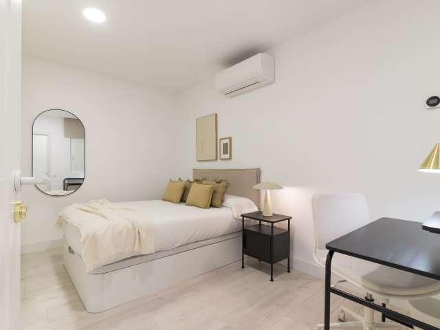 Habitación en piso compartido de 8 habitaciones en Palacio, Madrid