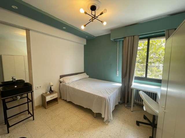 Habitación en piso compartido de 8 habitaciones en Prado Parque de Maria Luisa