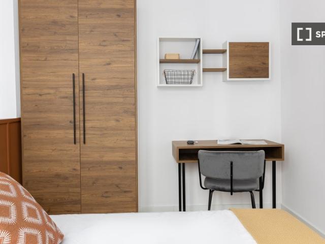 Habitación en piso compartido de 8 habitaciones en Sant Gervasi Galvany