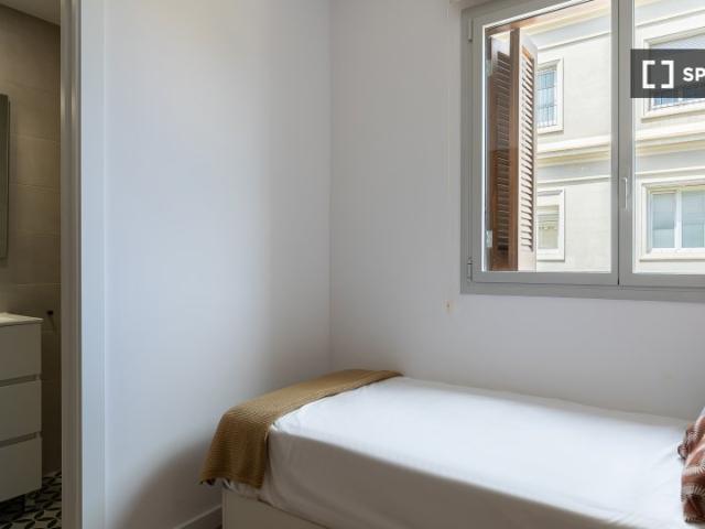 Habitación en piso compartido de 8 habitaciones en Sant Gervasi Galvany