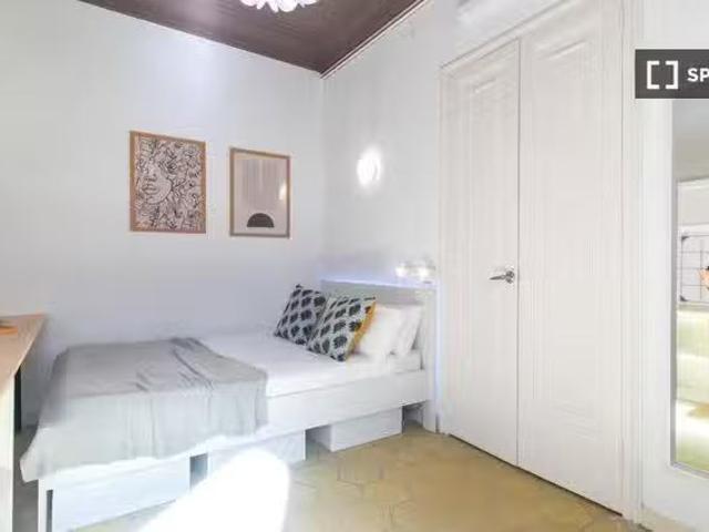 Habitación en piso compartido de 8 habitaciones, Sant Gervasi.