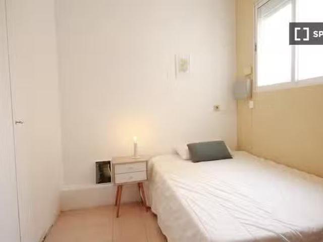 Habitación en piso compartido de 9 habitaciones en alquiler en.