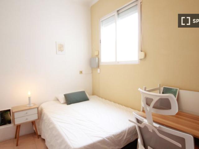 Habitación en piso compartido de 9 habitaciones en alquiler en Barcelona
