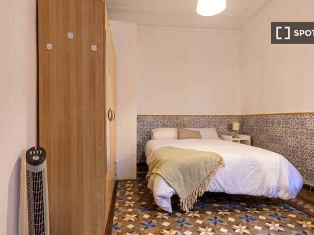 Habitación en piso compartido de 9 habitaciones en alquiler en Eixample, Barcelona
