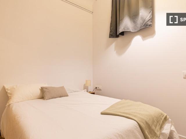 Habitación en piso compartido de 9 habitaciones en alquiler en Eixample, Barcelona