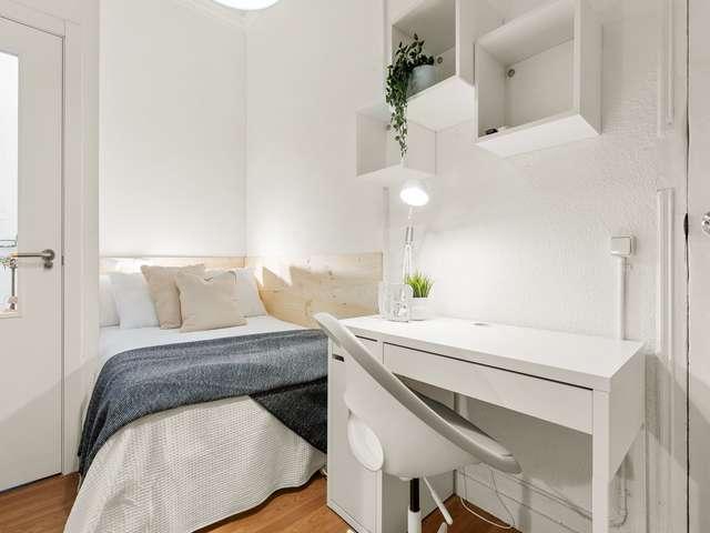 Habitación en piso compartido de 9 habitaciones en alquiler en El Gòtic
