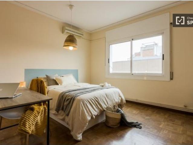 Habitación en piso compartido de 9 habitaciones en alquiler en El Putget i Farró, ideal para profesi