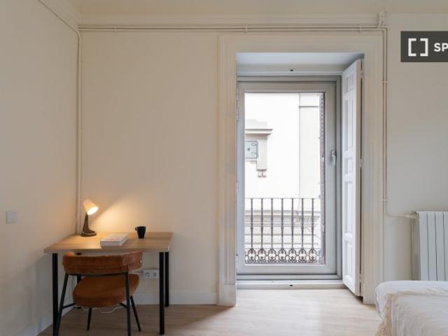 Habitación en piso compartido de 9 habitaciones en alquiler en Palacio, Madrid