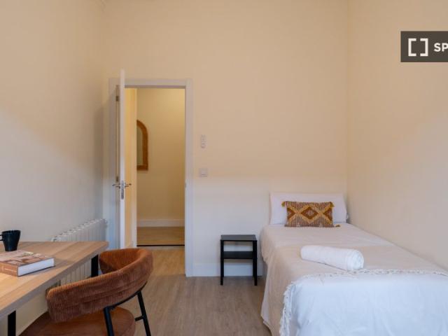 Habitación en piso compartido de 9 habitaciones en alquiler en Palacio, Madrid