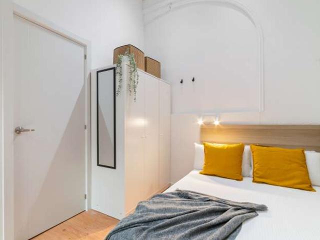 Habitación en piso compartido de 9 habitaciones en el barrio gótico de Barcelona