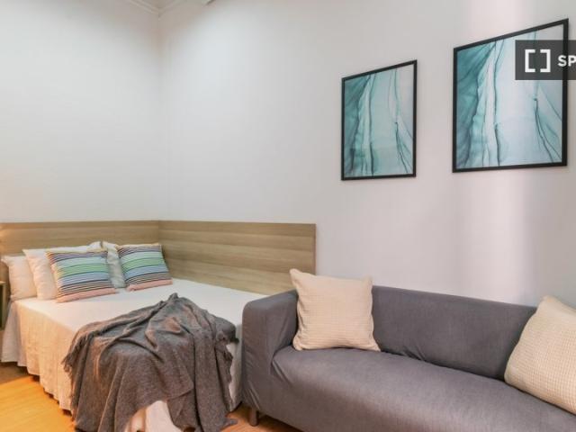 Habitación en piso compartido de 9 habitaciones en el barrio gótico de Barcelona