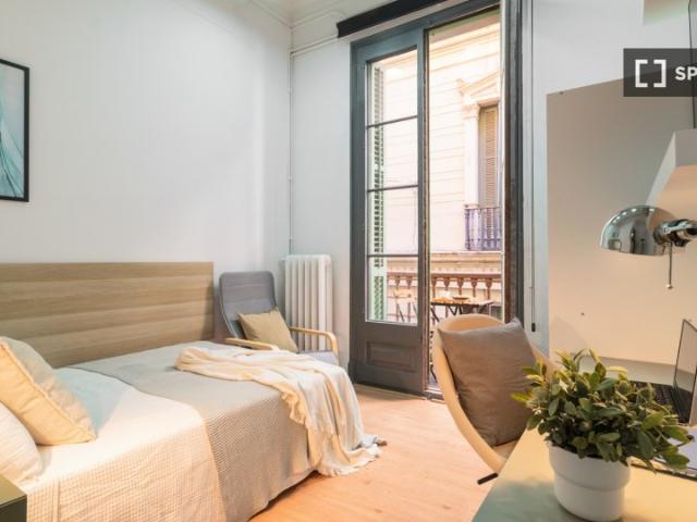 Habitación en piso compartido de 9 habitaciones en el barrio gótico de Barcelona