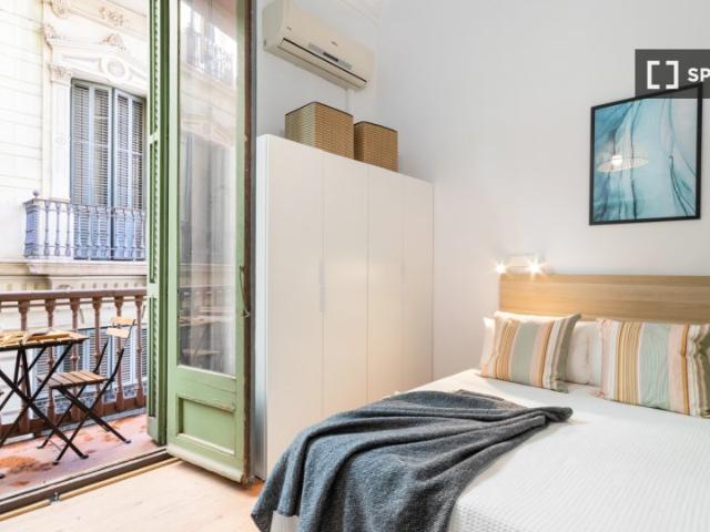 Habitación en piso compartido de 9 habitaciones en el barrio gótico de Barcelona
