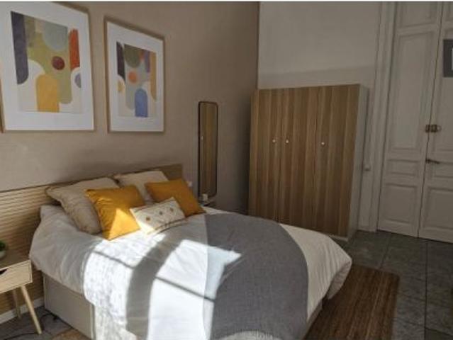 Habitación en piso compartido de 9 habitaciones en La Dreta de l' Eixample, algunos gastos i