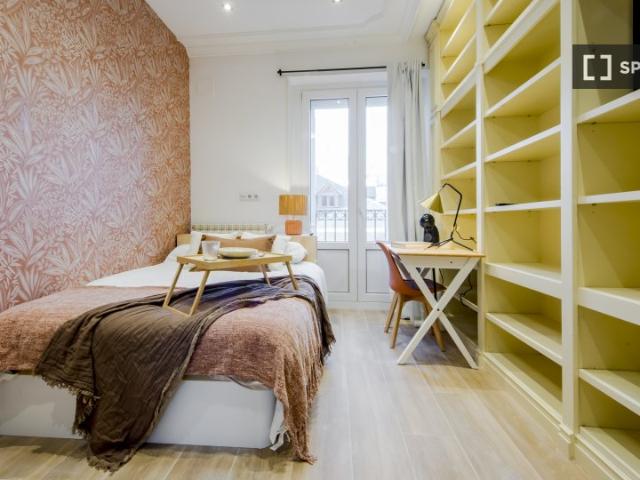 Habitación en piso compartido de 9 habitaciones, Recoletos, Madrid