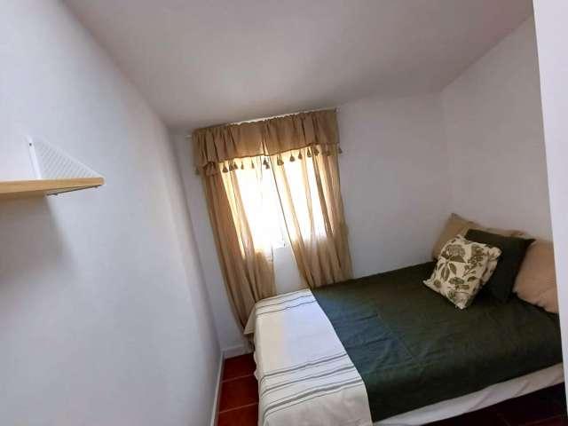 Habitación en piso compartido de 13 habitaciones en Cabanyal Canyamelar
