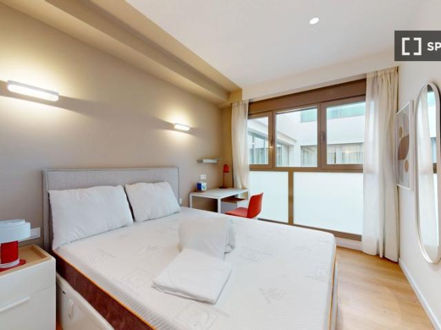 Habitación en un piso compartido de 10 habitaciones en Cuatro Caminos