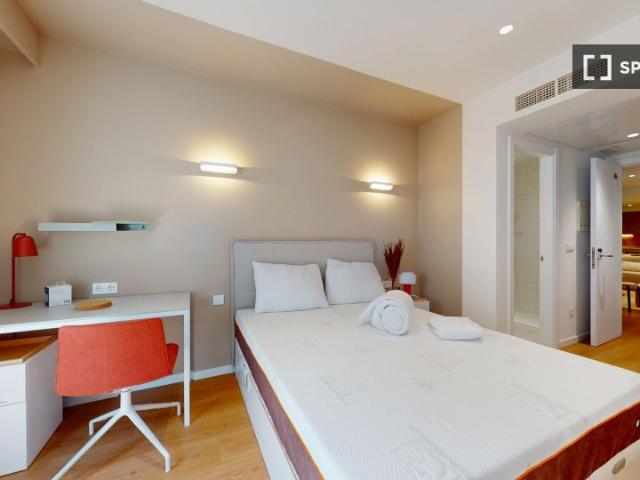 Habitación en piso compartido de 10 habitaciones en Cuatro Caminos, en alquiler