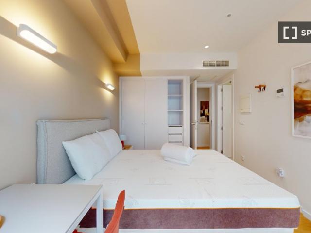 Habitación en piso compartido de 10 habitaciones en Cuatro Caminos, en alquiler
