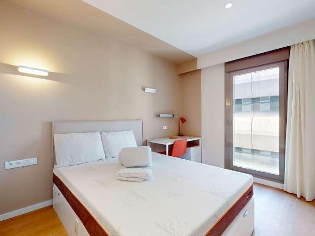 Habitación en piso compartido de 10 habitaciones en Cuatro Caminos, en alquiler