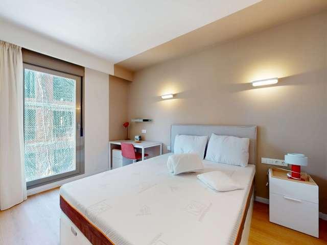 Habitación en un piso compartido de 10 habitaciones en alquiler en Cuatro Caminos