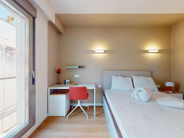 Habitación en un piso compartido de 10 habitaciones en alquiler en Cuatro Caminos
