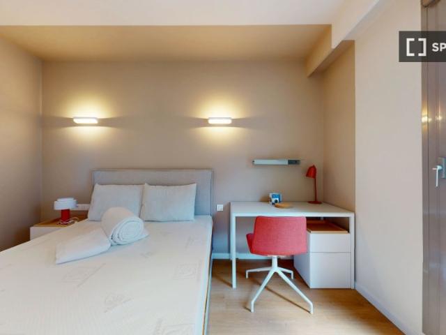 Habitación en piso compartido de 10 habitaciones en Cuatro Caminos, en alquiler