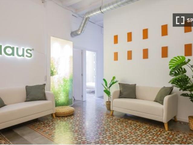 Habitación en piso compartido de 10 habitaciones en alquiler en Sant Pere, apta para profesionales